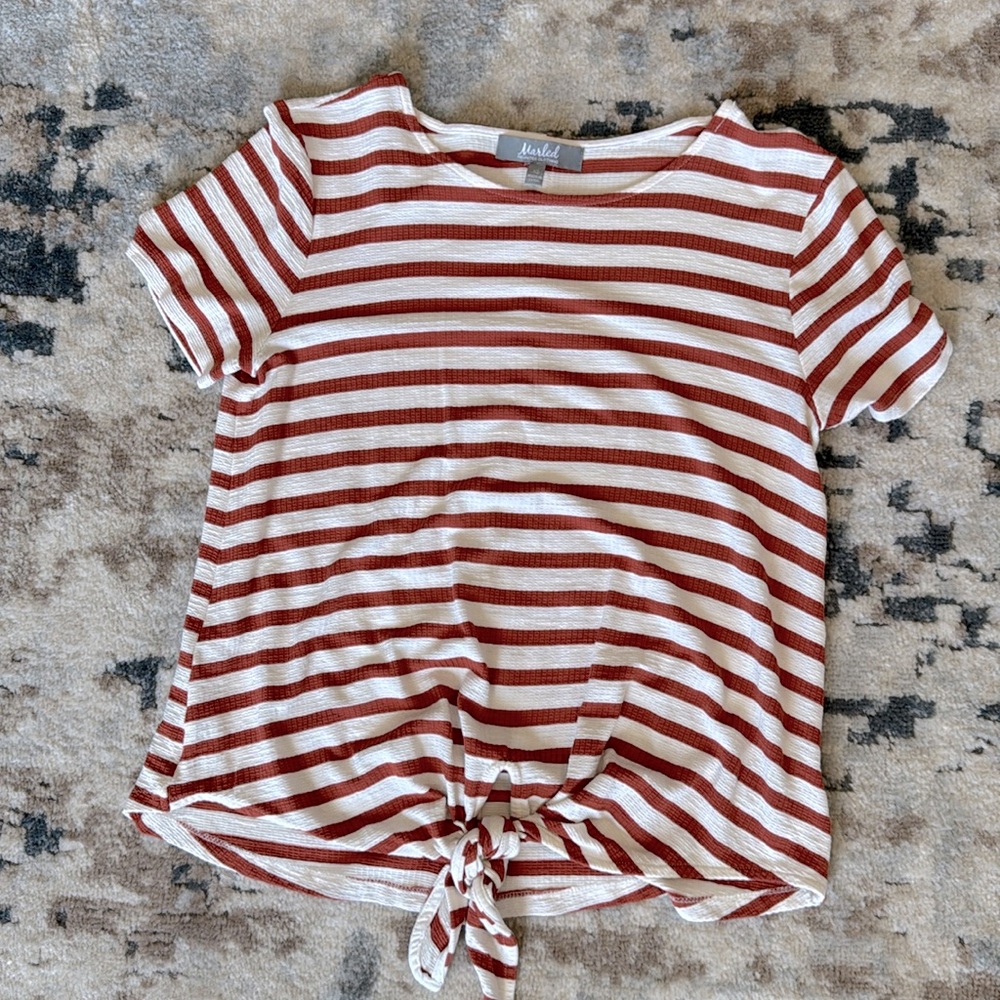 Cute burnt orange striped top with tie in front and  buttons along back